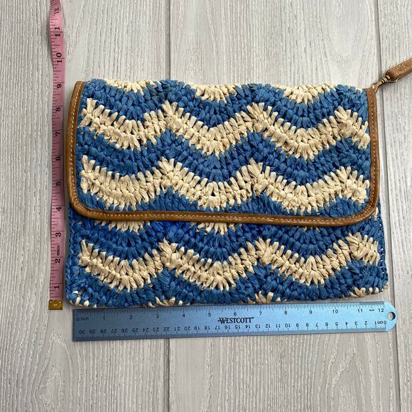 Shiraleah Woven Crocheted Blue & Tan Chevron Jute Clutch Bag - Picture 4 of 9